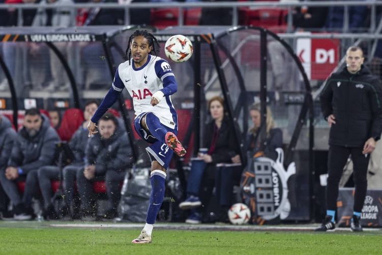 开云官网-斯宾塞续签长期合同，誓助热刺新赛季冲击冠军并追求个人突破