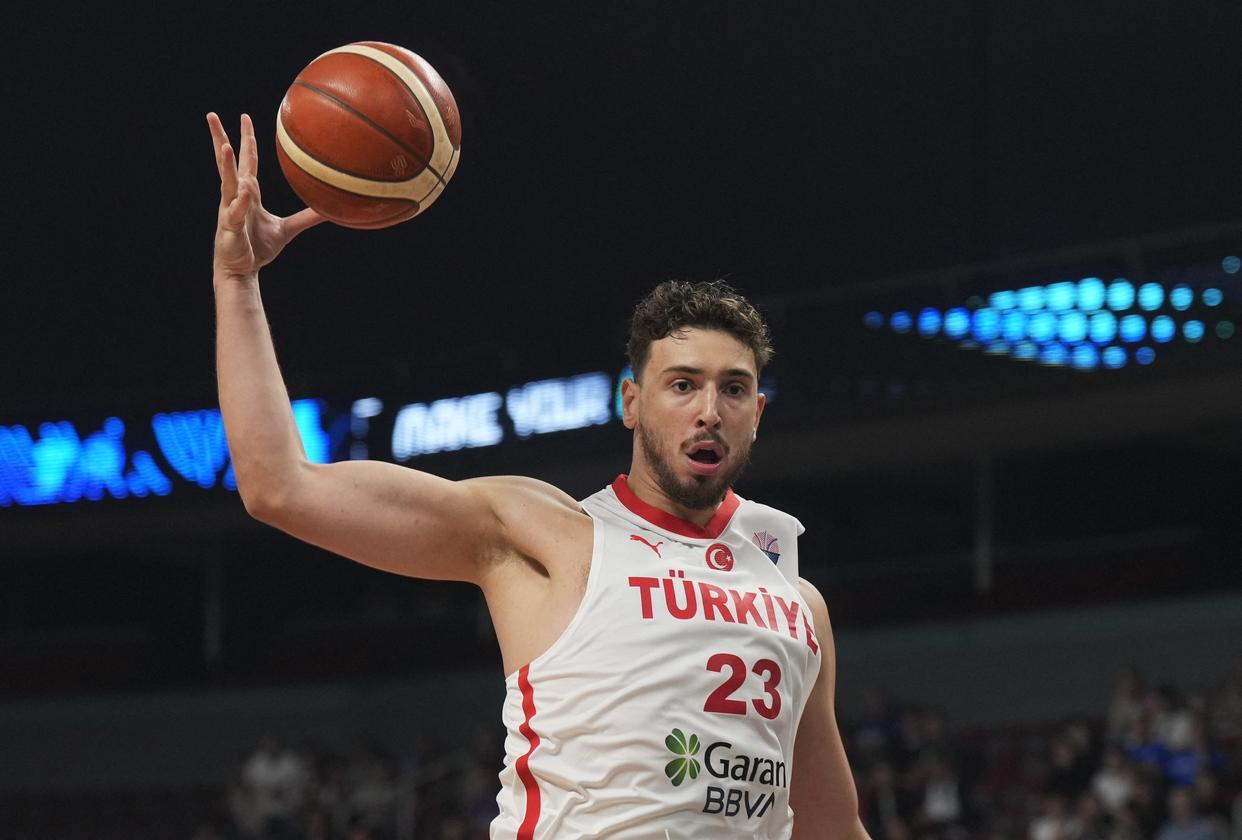 开云官网-火箭高塔21+8+5！三分3中2太准，乌度卡受启发？投射型双塔或出炉