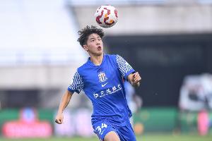 记者：刘诚宇可能不具备踢点球的大心脏，镇定、决断都还有待提高